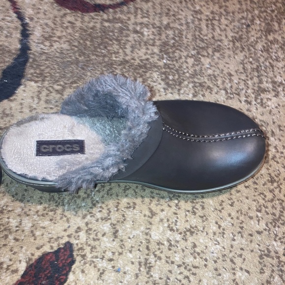 Brown Leather Crocs Clogs Faux Fur Lined Size 7 - Picture 8 of 8
